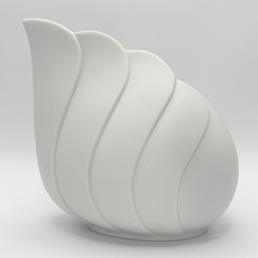 Rosenthal Studio-Linie Uta Feyl White Porcelain Shell Petal Vase Germany 6x7
